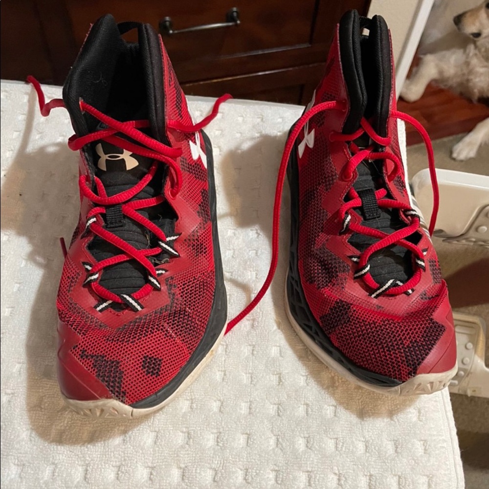 Under Armour boys size 5.5
